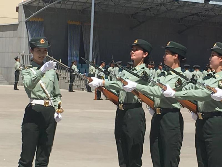 仪仗女兵郭晗图片